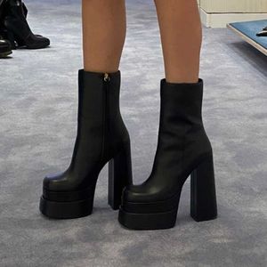 Bottes hautes half bottes chaussures de femmes chaussures de cheville chaussure d'usine de chaussures de luxe de luxe en cuir vowskin talons grossiers 15,5 cm talons doubles eau