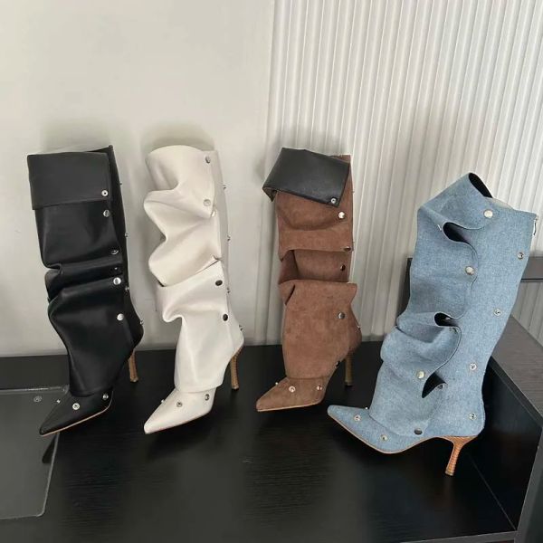 Bottes Hot Fashion Hot Europe et American Boots plissés Brand tout nouveau talon mince talon pointé Punk Style Rivet Autumn Women's Shoes