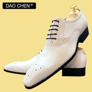 Bottes Italien Men Oxford Chaussures Blanc Brotte Brogue Lace Up Robe Man Office Business Wedding Chaussures en cuir authentiques pour hommes