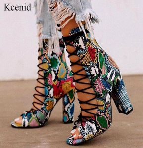 Bottes Kcenid 2021 Femmes Chunky Talèled Botie Multicolor Snake Imprime de la cheville Spring Shoes Peep Toe Laceup Sexy Ladies Shoes16938137