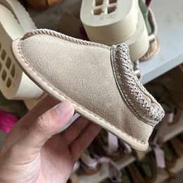 botas Niños Niños pequeños Tasman II Zapatillas Tazz Bebé Castaño Piel Diapositivas Piel de oveja Shearling Clásico Ultra Mini Bota Invierno Mostaza Semilla Mules SliponW oolL ittleB ig2 143