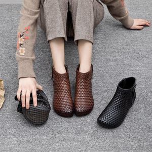 Botas de cuero suave de gran tamaño para mujer, zapatos planos con cremallera de tejido Retro para madre, para otoño