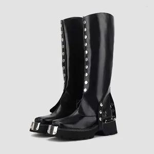 Bottes en cuir 107 Véritable punk knight métal rivet carré orteil carré épaisses épissage de bottes de bouton de conception de bouton latérale rétro 42