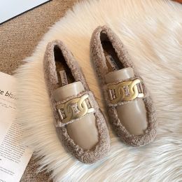 Laarzen lederen patchwork lamb fur flats schoenen vrouw brnad metalen ketens krullen harige mocassins vrouwelijke warme pluche klimplanten big size 4143