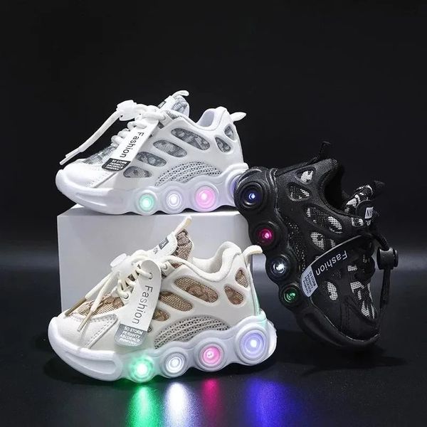 Botas LED Luzes Sapatos Crianças Meninos Sapatilhas À Prova D 'Água Malha Branco Crianças Esporte Correndo Meninas Sneaker Marca TennisTrainers 231030