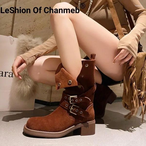 Bottes Leshion de chanmeb Femmes Cow Suede Punk Metal Bouton Bourteau Boucle Lady Brown Squaretoe talons chunky Chaussures Hiver Chic