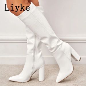 Botas Liyke Fashion White Women Knee Alta Botas Estampado de serpiente Sexo Tallas de punta cuadrada Tacones cuadrados Damas largos Boties Zip Femenino Zapatos