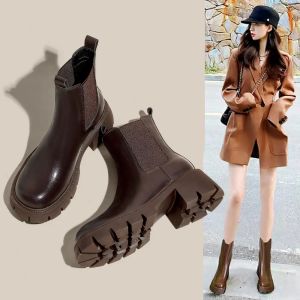 Bottes Med Heel Boots Round Toe Chelsea Chaussures en caoutchouc pour femmes Rain Bootswomen Winter Footwear Clogs Platforms 2023 Rock Ankle Dames Lo