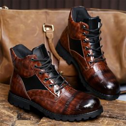 Laarzen heren herfst veer lederen ronde teen rooster patroon vierkant hiel mannen schoenen voortreffelijk mode vrije tijd ontwerp 220921