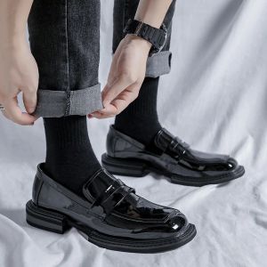 Laarzen Men Business Casual Square Toe Oxford Pu Patent Leather Shoes Korean Streetwear Fashion Man Lederen trouwjurk Loafers schoenen