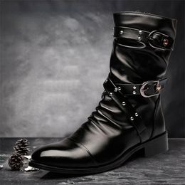Botas de cuero para hombres Remache de alta calidad Motocicleta Negro Punk Rock Zapatos Hombres Hombre alto MidCalf Tamaño 3745 231018