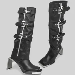 Botas Plataforma de punta cuadrada de metal Tacones de hierro Extraño Side de rodilla Alta Capallera Tres Belt Hebilla Vintage Invierno Llegados