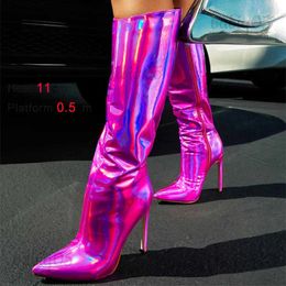 Bottes Mi-mollet femmes bottes fermeture éclair latérale changement de couleur mince talons hauts dames chaussures violet Laser brillant PU bout pointu bottes courtes en vrac T231117
