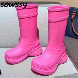 Boots Nouvelles couleurs massives de mode rose plate-plaque plate de pluie Boots Femmes imperméables et semelles épaisses Boots de mollef confort Confort Round Toe Slip on Boots