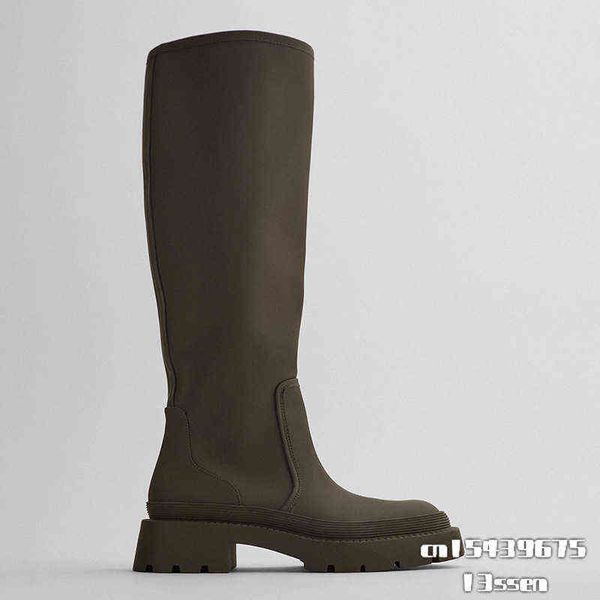 Botas nuevas plataforma de punta redonda para mujeres Botas altas de rodilla Slip on casual Chunky Women Women Long Boots Diseñador de marca de lujo Winter Shoes G220813