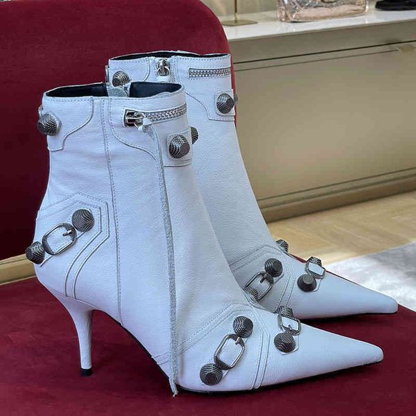 Botas Nuevo estilo Borlas puntiagudas con botas de moda Clavos de metal para mujer Cool Hot Girls Motocicleta Zapatos de tacones altos 220920