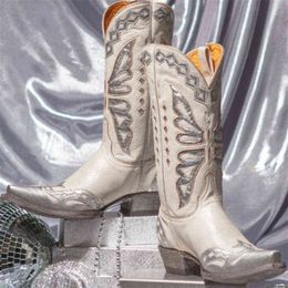 Botas Nuevas Mujeres Botas Bordadas 2022 Diseñador de Lujo En Punta Cómodo Tacón Medio Zapatos de Mujer Tallas grandes Lady Western Cowboy Boots T220915