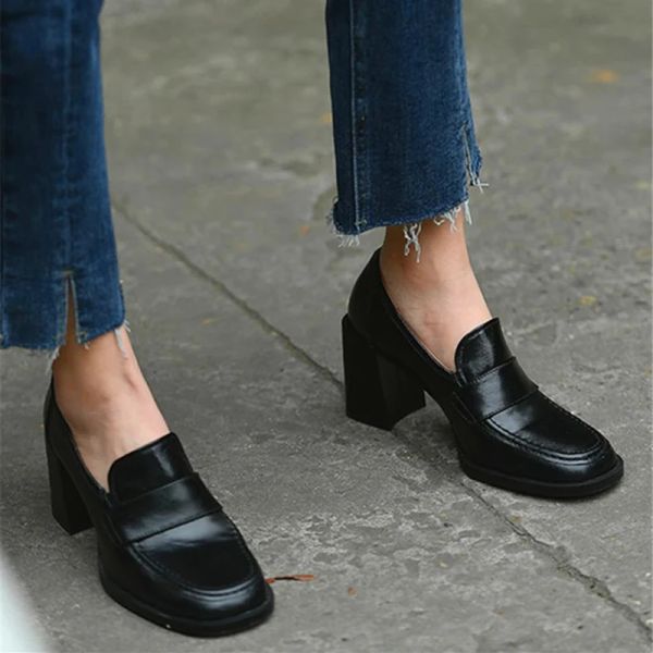 Botas Nuevos zapatos individuales para mujeres Solicias sólidas Sandalias de tacón de damas Moda de cuero negro tacones de cuero negro tacones altos