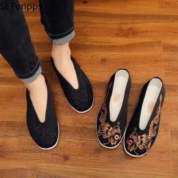 Botas viejos zapatos de tela de beijing hombres suaves bordado chino zapatos zapatos estilo chino dragón negro dragón zapato de tela redonda de tela redonda