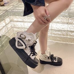 Laarzen te koop Schoenen voor vrouwen 2023 Winterriem plat met platformlaarzen Zip hoogwaardige ronde teen enkellaarzen chaussure femme