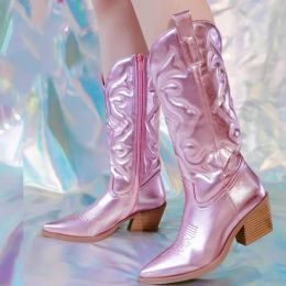 Boots Pink Cowboy Cowgirl Boots Western pour femmes 2022 Zip Broidered Point Toe talon empilé Mid Chalf Autumn Trendy Boots chaussures