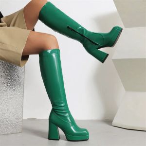 Bottes plate-forme knee bottes hautes pour les femmes 2023 tendances hivernales noires vertes goth talons de pluie de rain de pluie chaussures de danse femelle taille