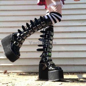Botas de talla grande 43 marca diseño de lujo plataforma tacón grueso media pantorrilla mujeres Punk Cool gótico negro hebilla zapatos mujer alto 220805