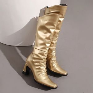 Boots Plus taille brillant cuir en cuir carré tête profilé à talon haut genou bottes hautes pelues bottes de mode en or plissé intérieur