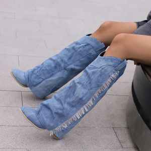 Laarzen plus maat gewassen denimmateriaal met gebufferde mode westerse laarzen zijkant fringe houten korrel dikke hakken slipon trend knie laarzen