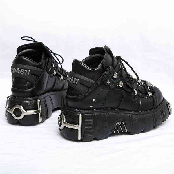 Bottes Punk Dark Gothic Metal Platform Chaussures de sport en cuir véritable High-top Raise Femmes Baskets Rétro Niche Locomotive 6cm 220811
