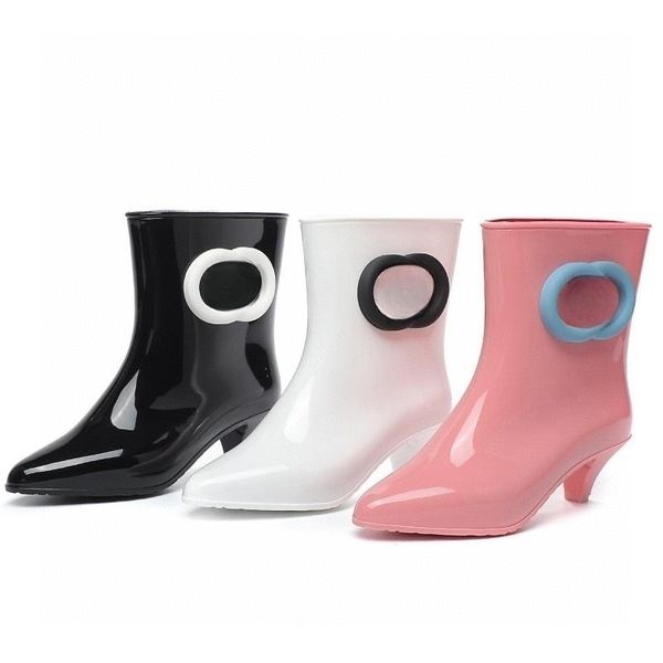 Bottes Bottes de pluie en PVC pour femmes bottes de mode lettre de luxe couleur gelée bottes romaines nouvelles bottes classiques à talons bas chaussures d'extérieur imperméables chaussures de créateur à bout pointu