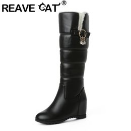 Bottes REAVE CAT Dames Talon Compensé Bas Genou Slip Sur Caché Preuve De L'eau Grande Taille 44 Fête Chaud Hiver Peluche Noir F1290 231025