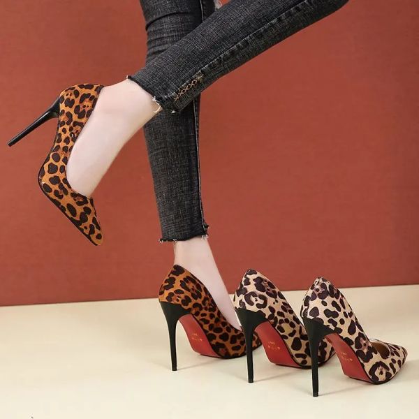 Botas Red de goma roja Tacos altos zapatos Bombas para mujeres Flock Leopardo Impresión Sexy Stilettos Party Heeled Designer Zapatos más grandes talas 43