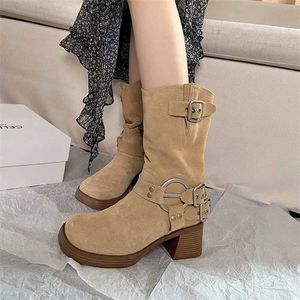 Botas Románico Otoño Invierno Ropa de abrigo Punta redonda Tacón cuadrado Diseño de hebilla de metal Sensación elegante y pequeña Moda nevada Zapatos para mujer 230830