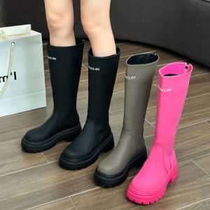 Laarzen Rose Red Red Autumn Winter Women Flats Heel Women Long Boots Hoge kwaliteit Soft Lederen Ladies Knight Boots Casual Knehigh Boots