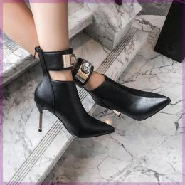 Bottes Round Toe Marque Chaussures pour femmes Boot Summer Chelsea Bootswomen Fashion Ankle Rubber Low High Heel Rock Leather 2022 Pointy Ladie