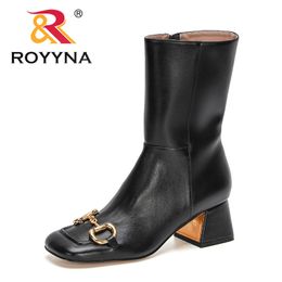 Bottes ROYYNA Designers boucle en métal automne hiver chaussures femme Spuare orteil bloc talons bottines femme Botas confortable 230320