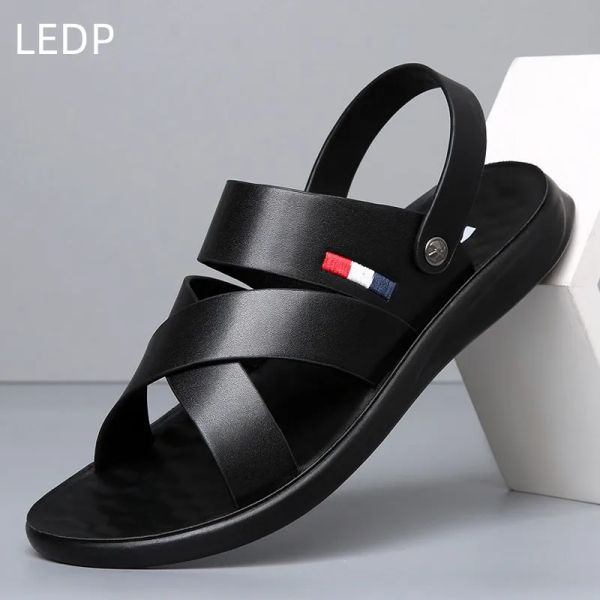Bottes sandales pour l'homme mode extérieur coréen authentique cuir house intérieure plate-forme de plage masculine chaussures de plage masculines hommes sandales nouvelles en été