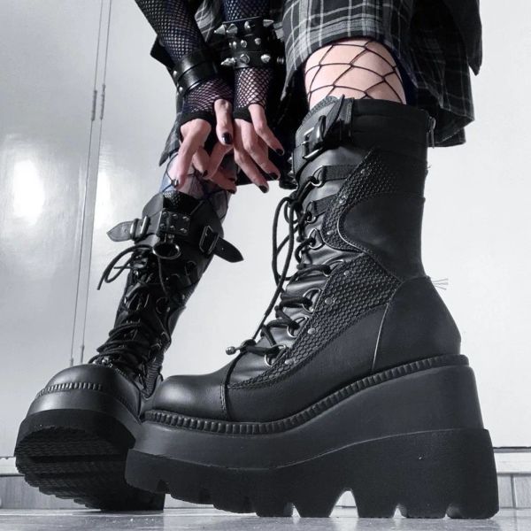 Boots Sarairis ins chaud Vente noir Lace Up Zipper Rivit Cool Cendges Platforme Femme Boots Punk Goth Casual Brand Femme Chaussures