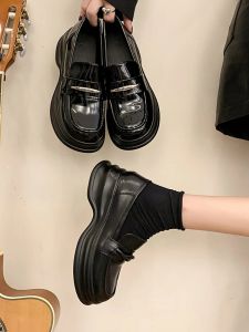 Boots Chaussures sur des mots de talons avec fourrure en fourrure Slipon Femme Femme Femme Round Toe Sneaker décontracté Oxfords Femme Clogs Platform Black Fla