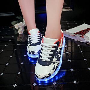 Laarzen Maat 30-45 Gloeiende Sneakers voor kinderen en volwassenen USB Opladen Licht Up Schoenen voor jongens meisjes mannen vrouwen Led Causale Schoenen 230712