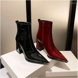 Boots Solid Patent Cuir Concis concis Chunky High Talons élégants Point Point Bottises côté Zipper Femmes Chaussures Metal Decor Botines