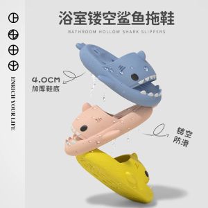 Boots Summer Soft Hollow Out House Shark Pillow Slippers Femme Platform Platform Shoot Shoe Colorful Sandals Indoor Home mignon Cloud Slides Men