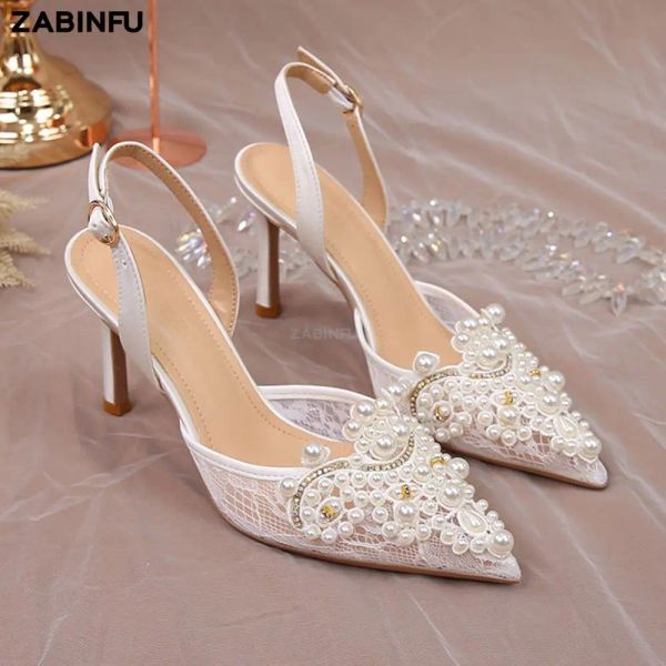 Bottes d'été Sandales blanches 2023 Mariage de perle de perle Femmes Femmes Femmes Bridal Chaussures Élégantes dames pointues Toe High Talons