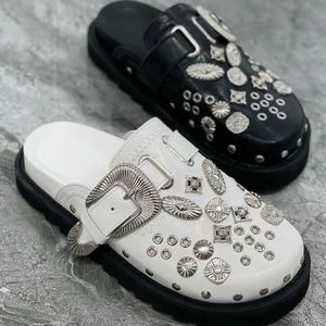 Laarzen Zomer Vrouwen Muilezels Slippers Klinknagels Punk Rock Platform Leer Creatieve Metalen Fittingen Casual Party Schoenen Outdoor Slides 221215