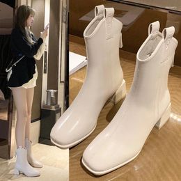 Botas Temperamento Corto Mujeres 2024 Estilo británico Todo fósforo Otoño Punta cuadrada Tacón grueso y desnudo