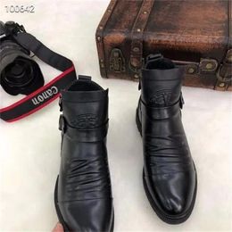 Boots Trend Men Sneakers noirs Fashion High Top Chaussures punk pour la cheville de rue en cuir décontracté 230817