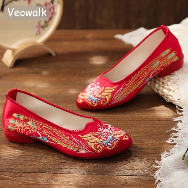 Bottes Veowalk Vintage chinois Femmes Femmes Silk Broidered Red Wedding Chaussures High Elien Elegant Dames Chaussures plates nuptiales confortables