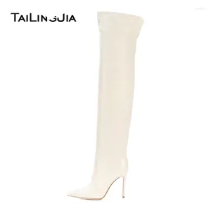 Boots White CHIGH HIGH FEMMES 2024 sur les genoux dames chaussures d'hiver femme talon pointu à pied long Boot plus taille