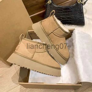 Botas de invierno pelaje tobillo tobillo de nieve Mujeres Nuevas casas informales de lana de lana de piel de oveja de gamuza corta dama de lujos